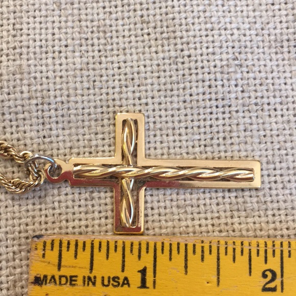 14kt Gold Plated Diamond Cut Rope Chain & Cross - Picture 13 of 16